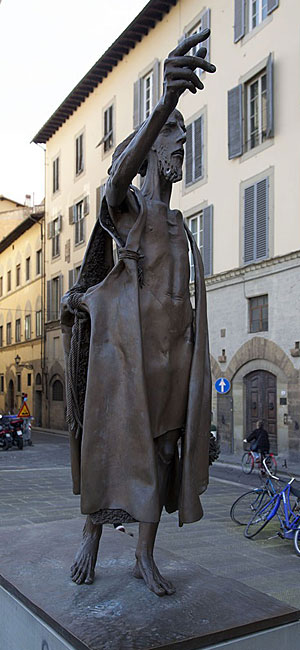 statue