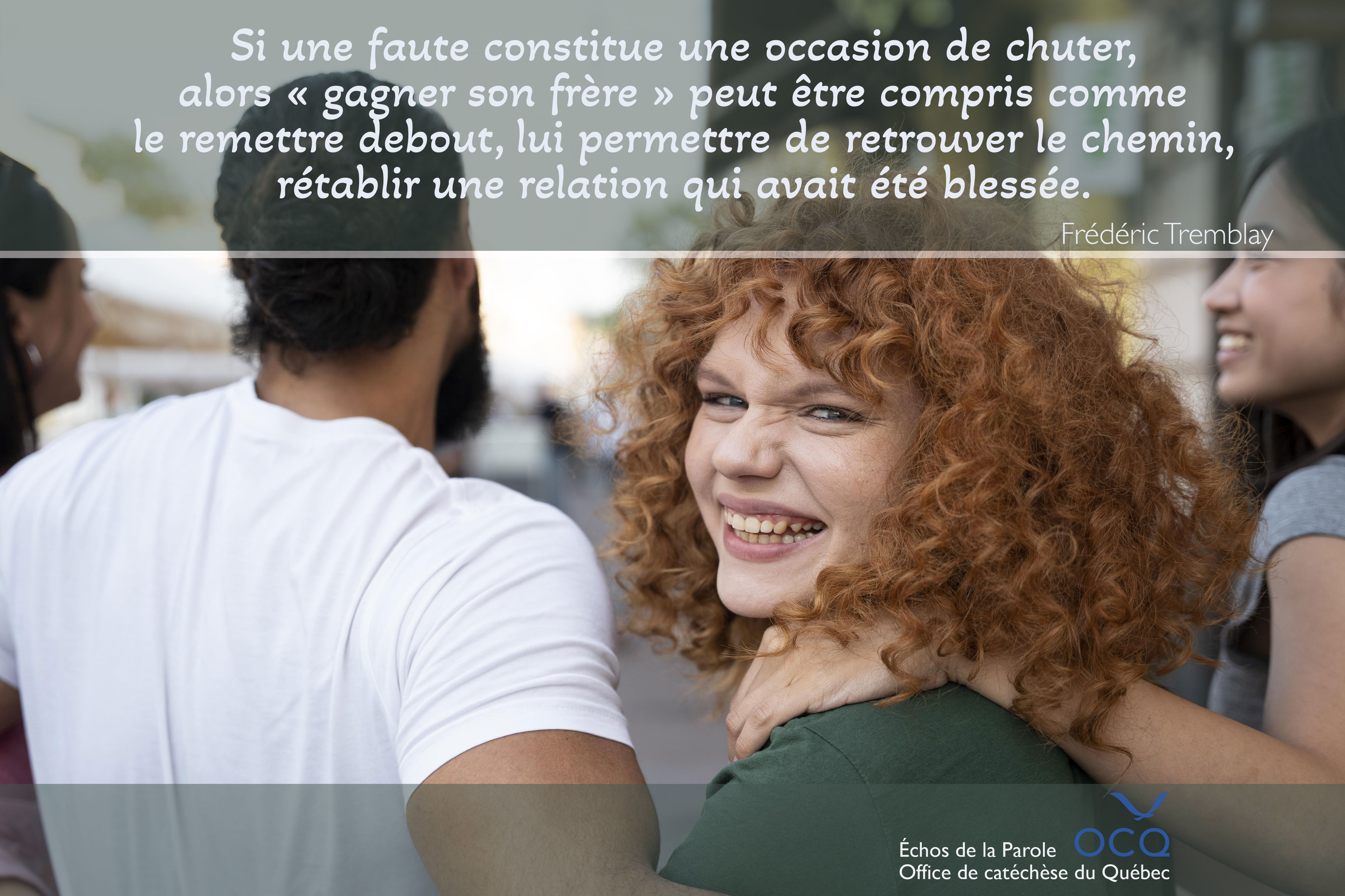 Femme heureuse, son frère s'est relevé!